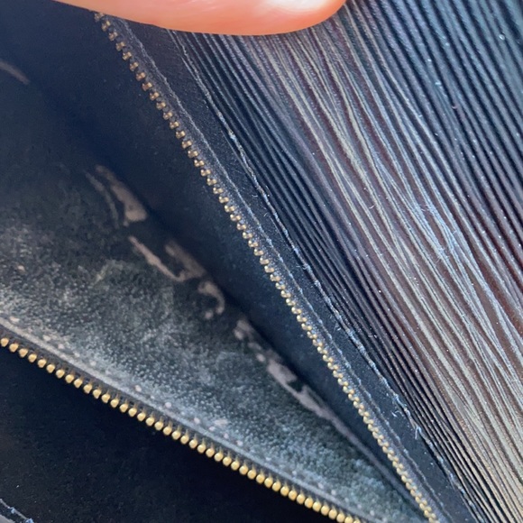 Louis Vuitton Black Epi Leather Art Deco Clutch - Picture 11 of 12